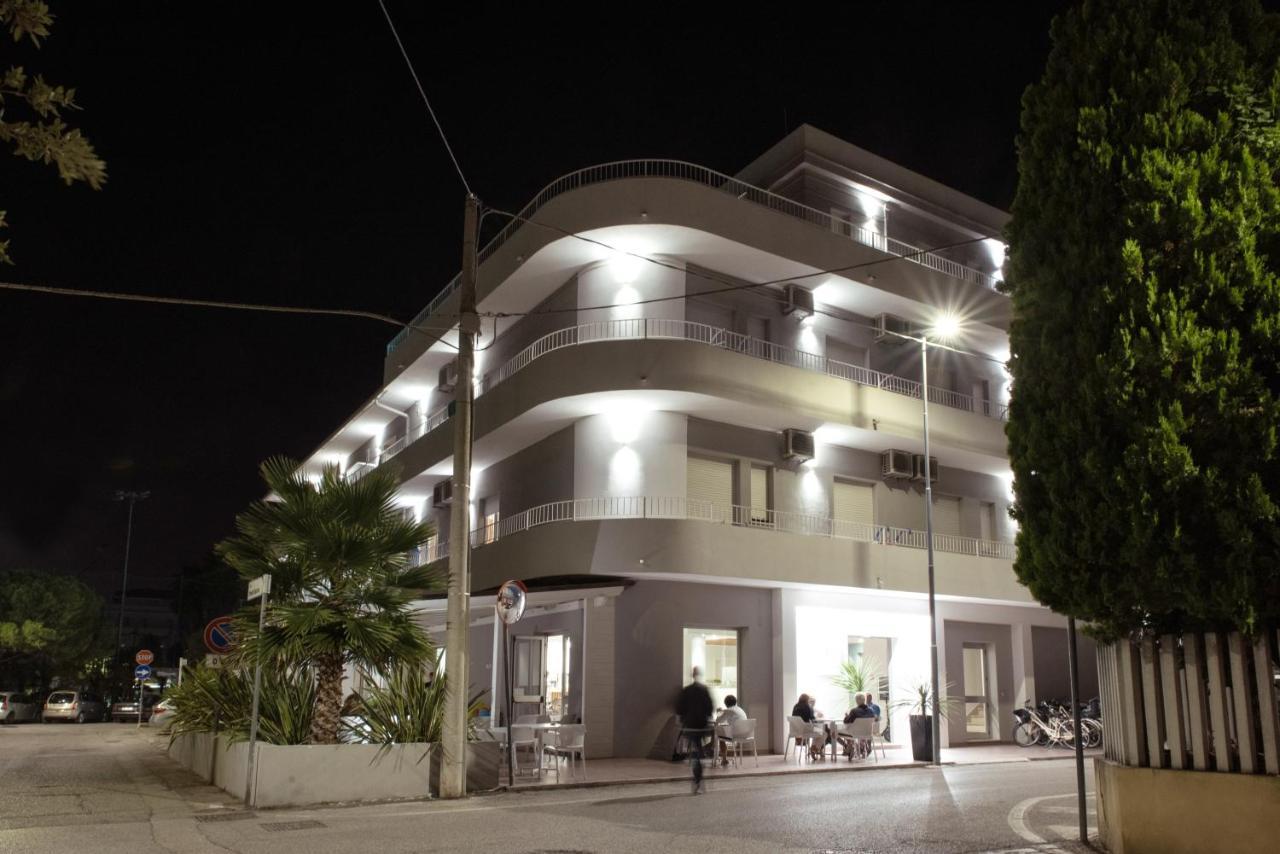 Adria Beach Hotel Alba Adriatica Luaran gambar